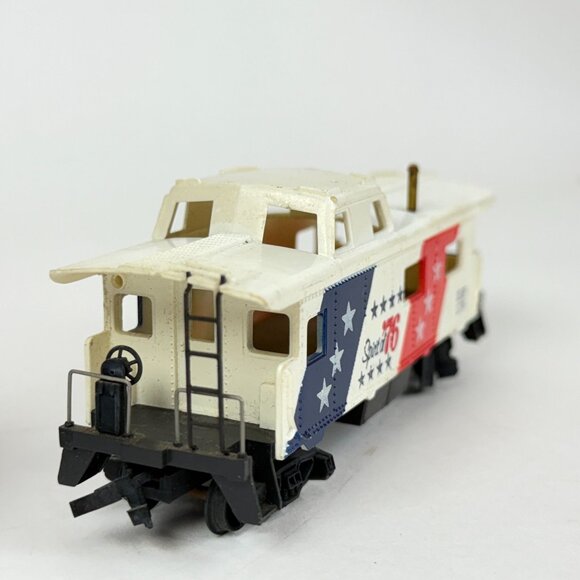 Vintage HO Scale Train Cars Union Carbide Chemical Tanker & Spirit of 76 Caboose - Picture 4 of 7